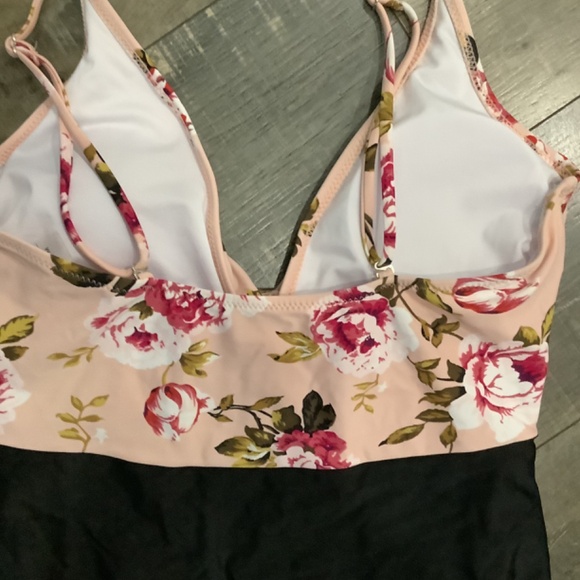 Cupshe bathing suit, size medium - Picture 4 of 8